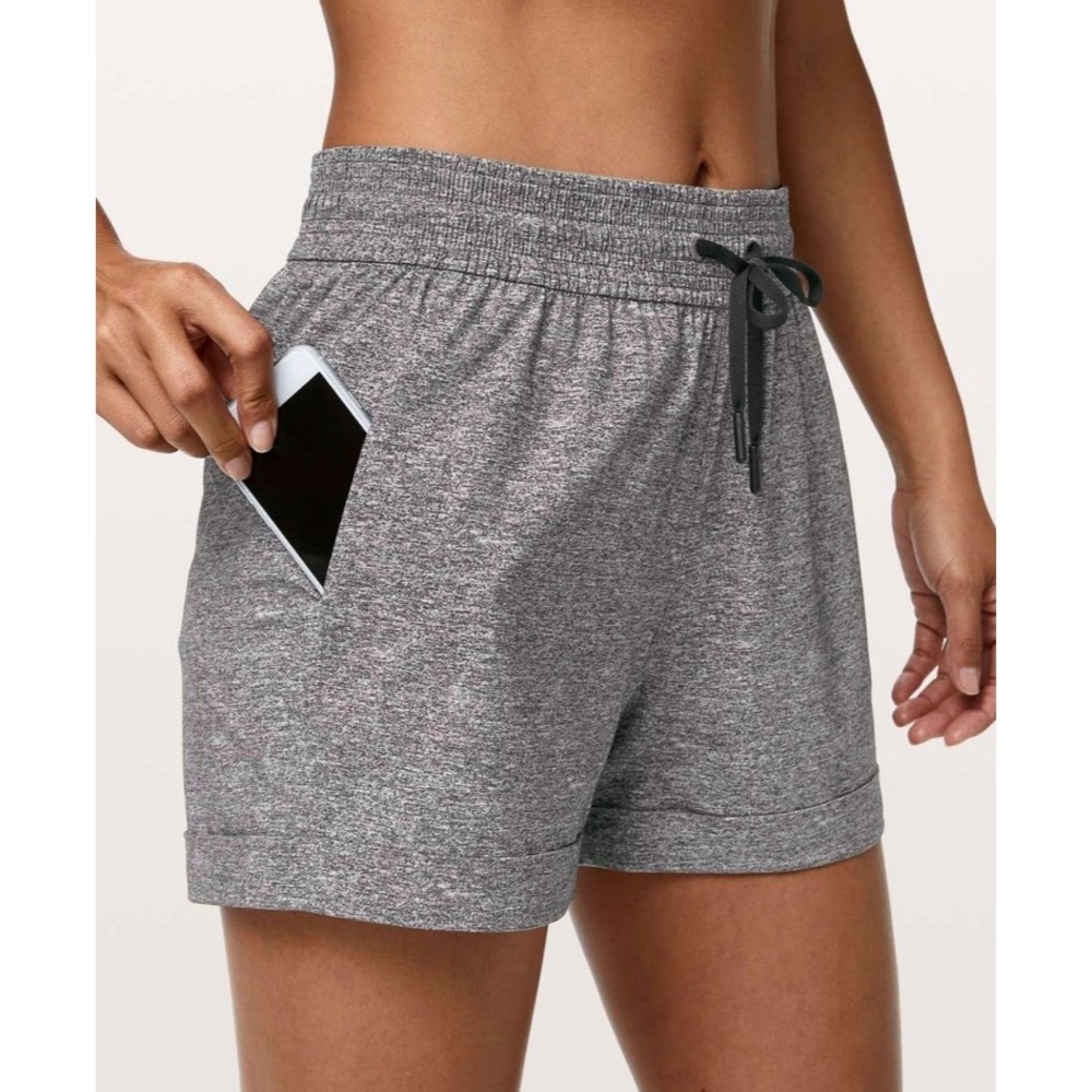 Lululemon 4 Spring Break Away Short II 3" Mid Rise Gray Heather W7AY5S Casual